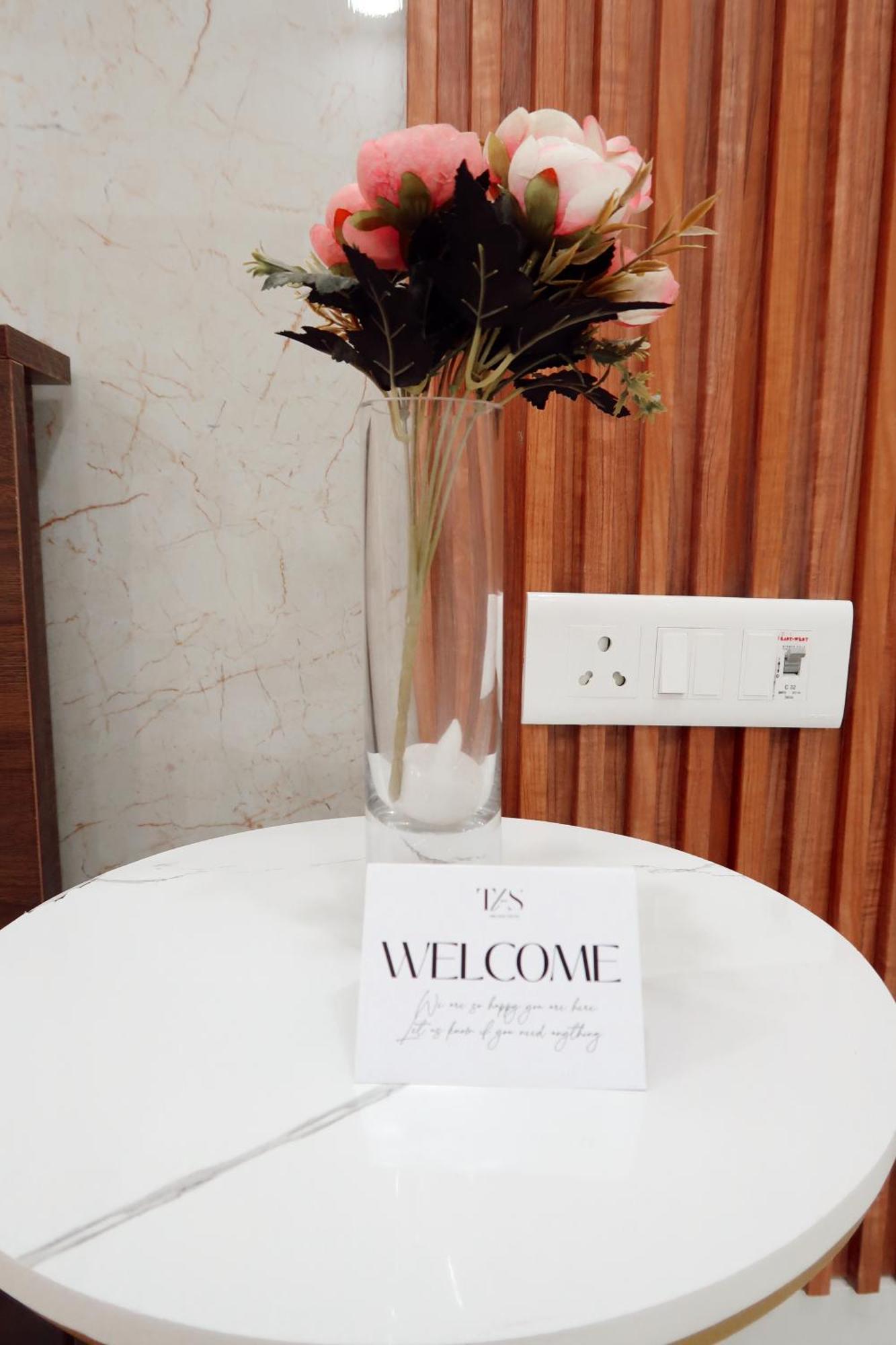 The Luxe In Delhi Apartment New Delhi