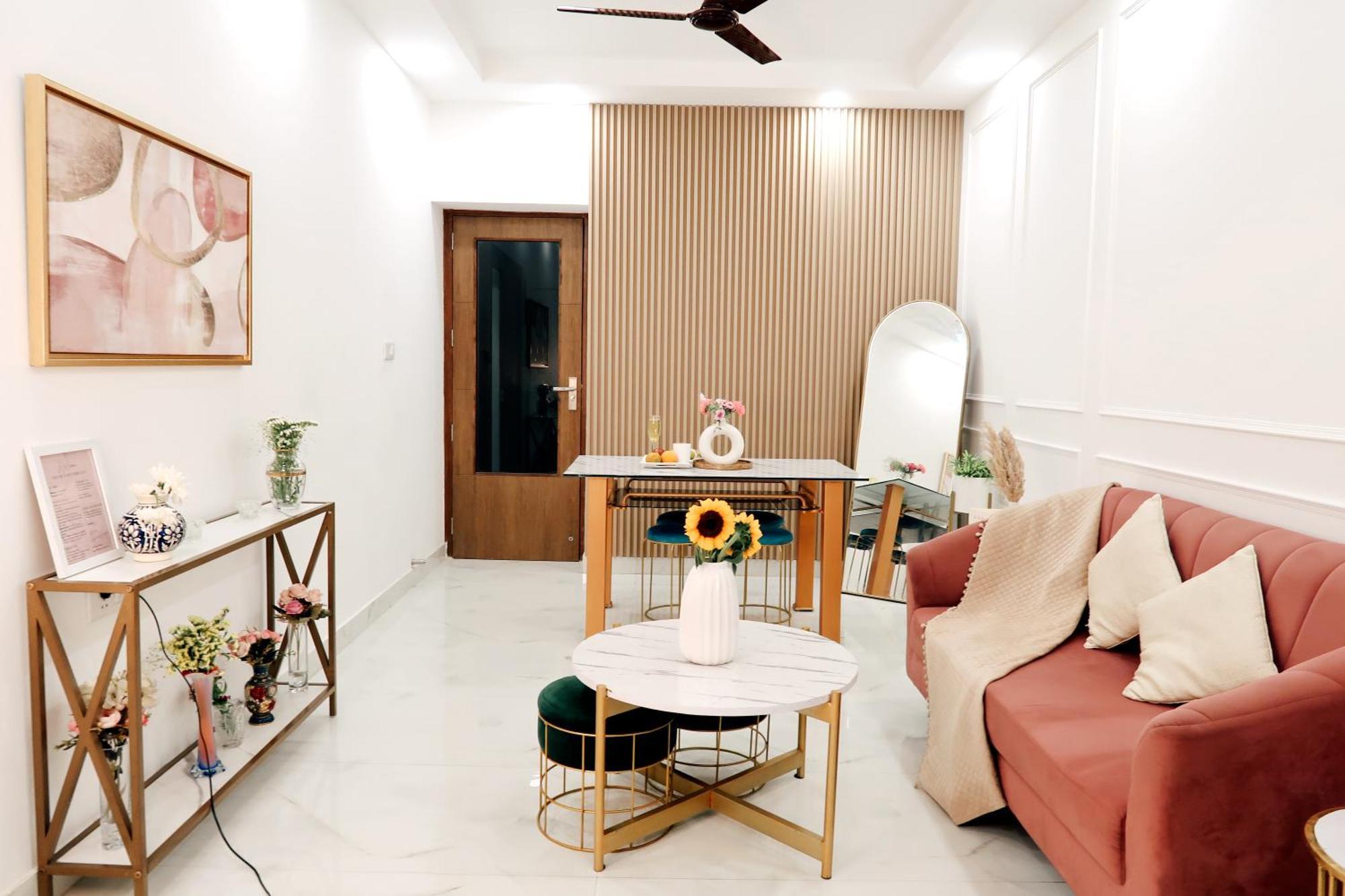 The Luxe In Delhi Apartment *
